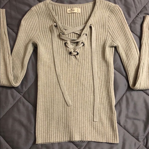 Hollister Fitted Long Sleeve - Picture 2 of 2